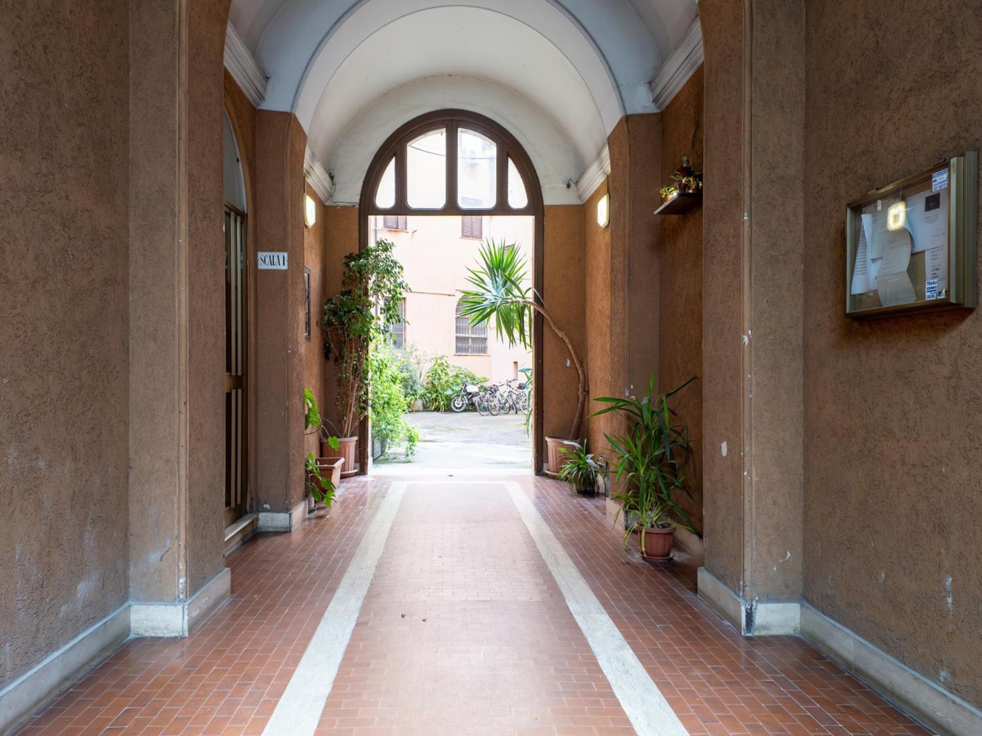 The Best Rent - Spacious One-Bedroom Apartment Near Colosseum ローマ エクステリア 写真