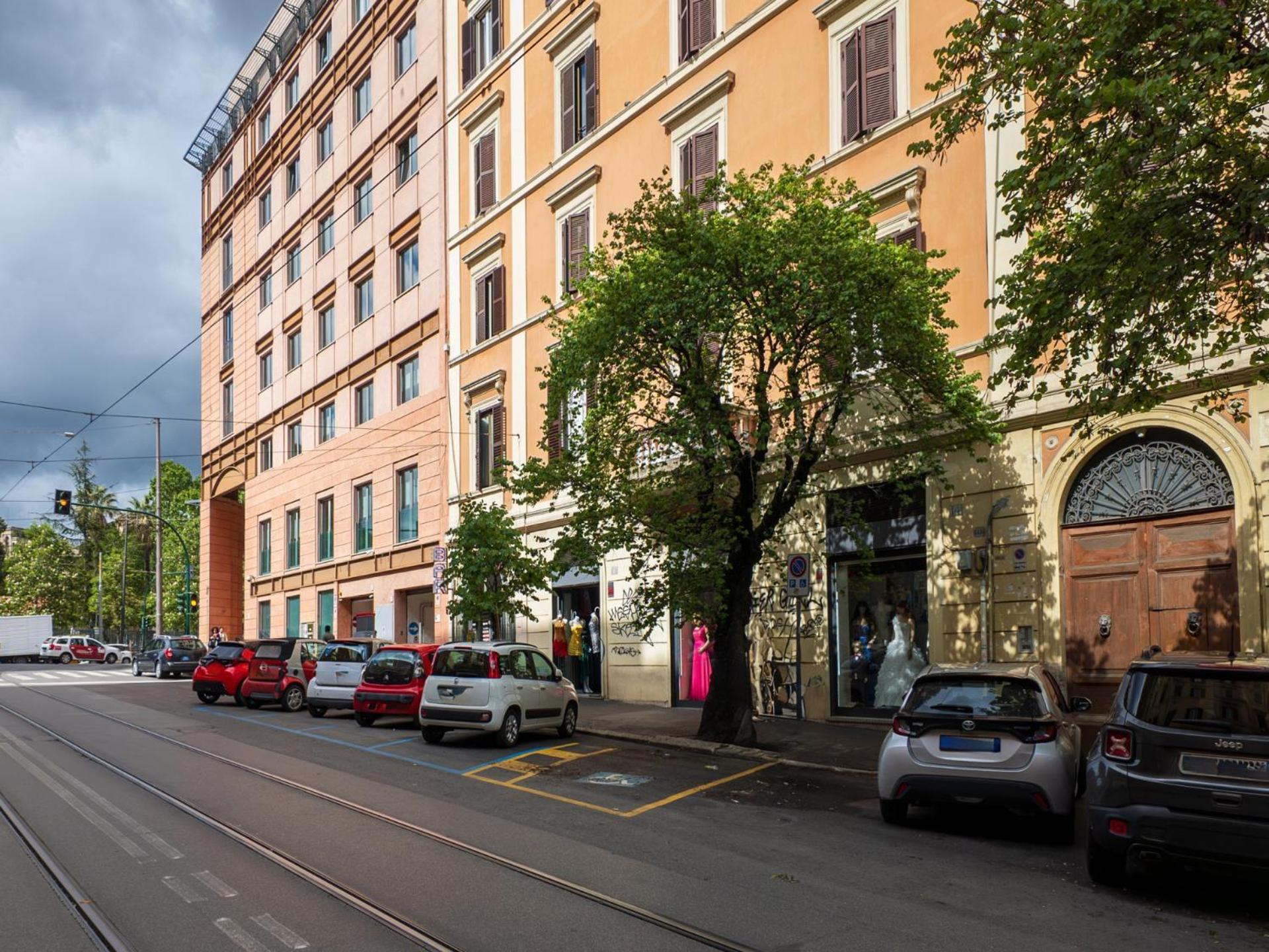 The Best Rent - Spacious One-Bedroom Apartment Near Colosseum ローマ エクステリア 写真
